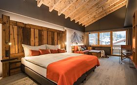 BaseCamp Hotel